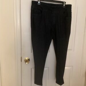 EUC Women’s Petite Denim & Co Dark Wash Straight Leg Jeans